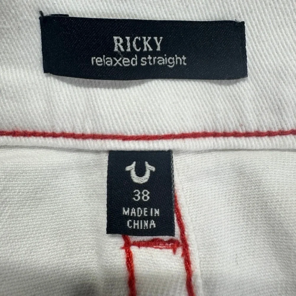 True Religion Ricky Relaxed Straight White Red Stitch Jeans Mens 38 x 27